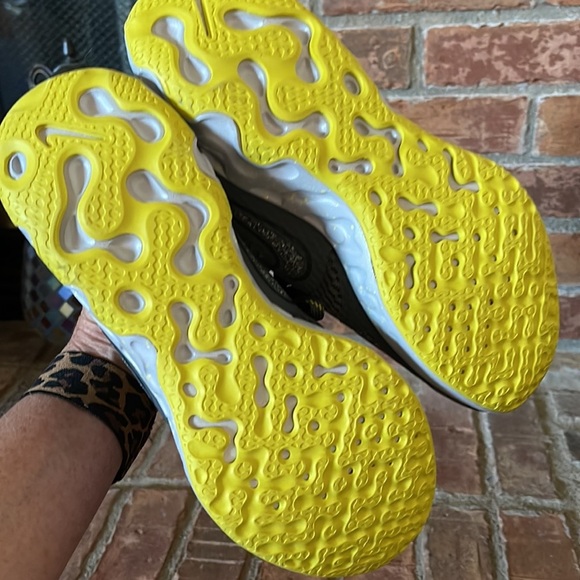 NWOT Nike Renew Ride 2 Gray Sneakers - Picture 7 of 9